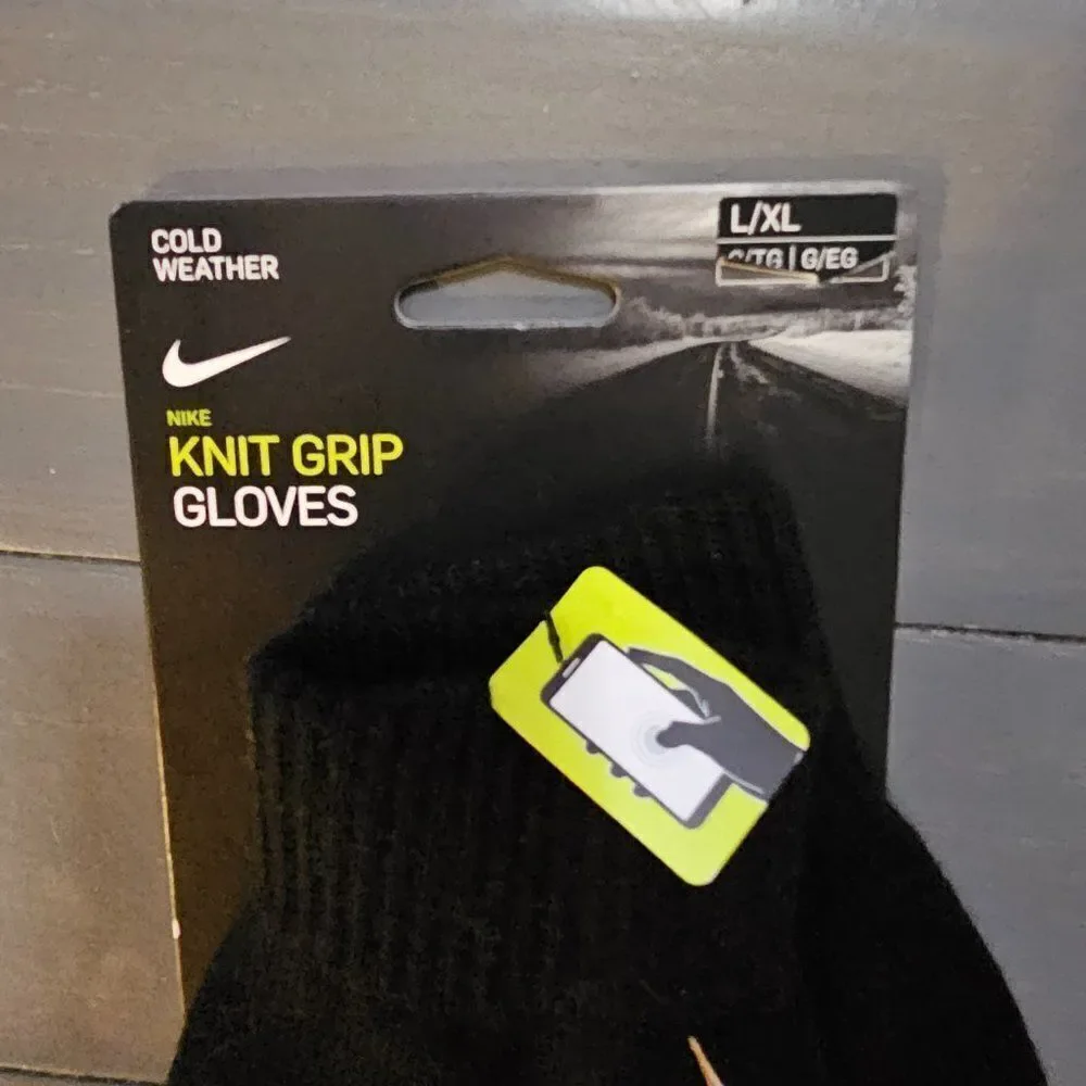 Nike women's  Black & Gray Knitted Tech and Grip Training Gloves